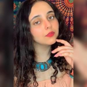 Meet your Posher, Aayushi